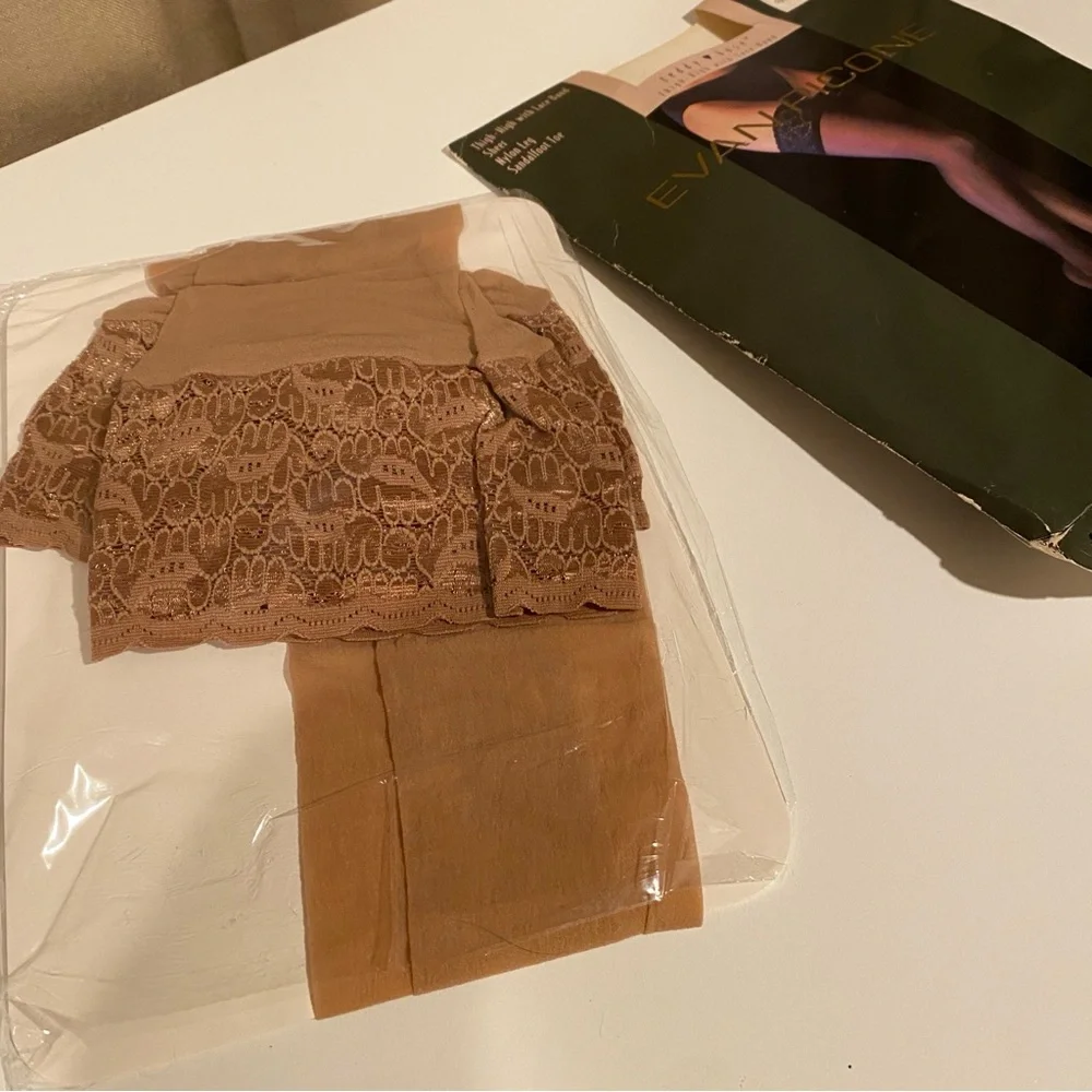 Evan Picone Vintage NWT Nude Teddy Hose Thigh High with‎ Lace Band